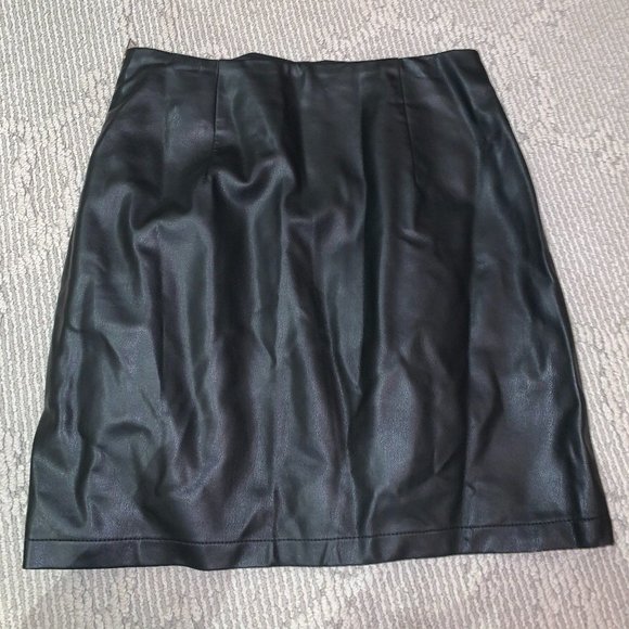 Zara, Black Leather Skirt w/ side Zip, Size Small - Picture 3 of 4